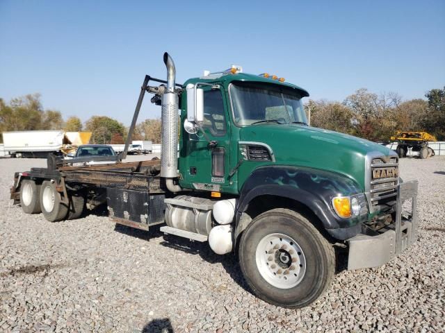 2005 Mack 700 CV700