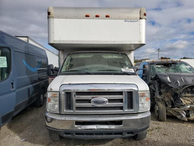 2014 Ford Econoline E450 Super Duty Cutaway Van