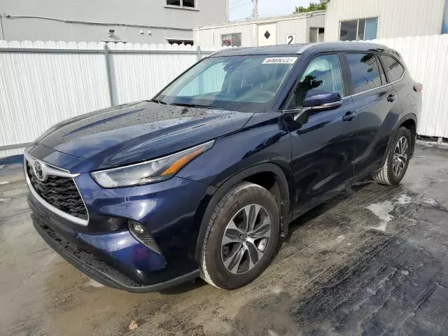 2024 Toyota Highlander LE