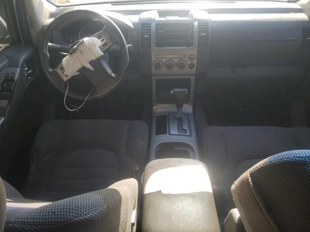 2005 Nissan Pathfinder LE