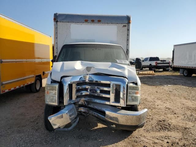 2010 Ford Econoline E450 Super Duty Cutaway Van