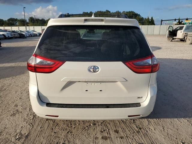 2020 Toyota Sienna XLE