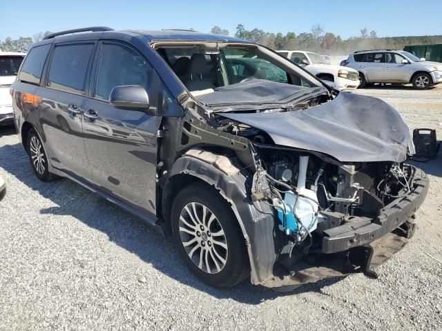 2018 Toyota Sienna XLE