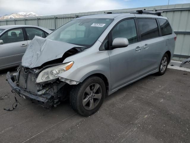 2019 Toyota Sienna LE