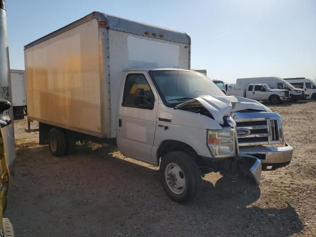 2010 Ford Econoline E450 Super Duty Cutaway Van