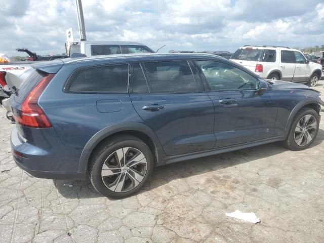 2022 Volvo V60 Cross Country T5 Momentum