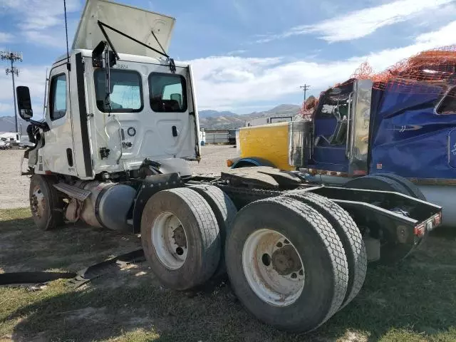 2021 Freightliner Cascadia 126