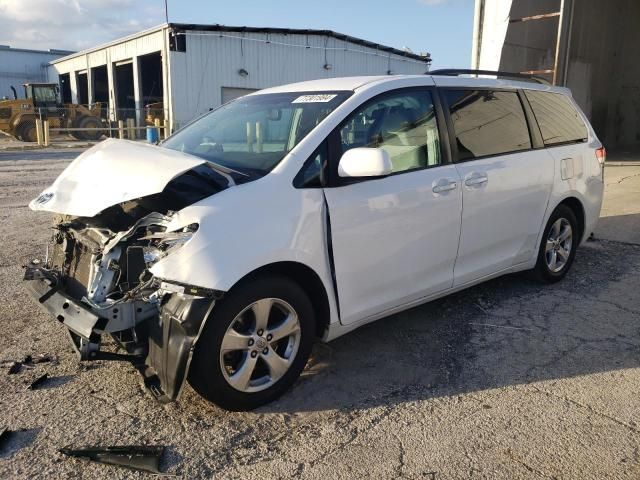 2013 Toyota Sienna LE