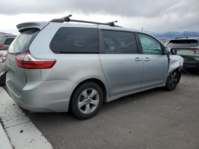 2019 Toyota Sienna LE