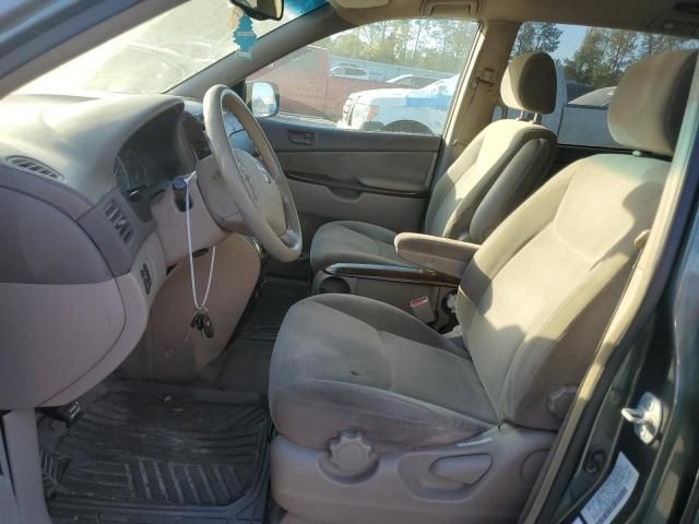 2004 Toyota Sienna CE