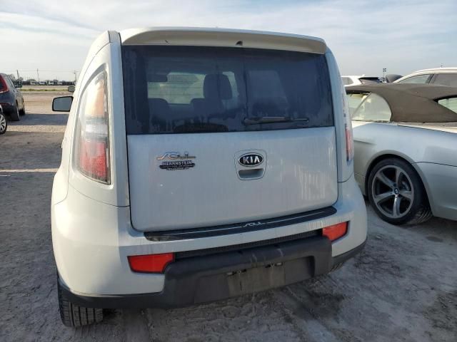 2010 KIA Soul +