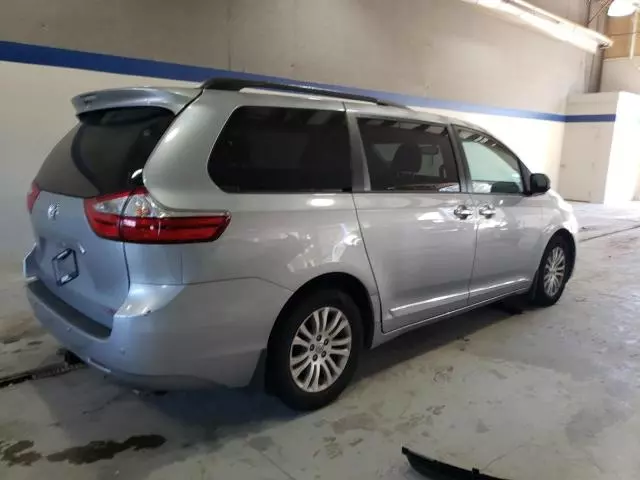 2017 Toyota Sienna XLE