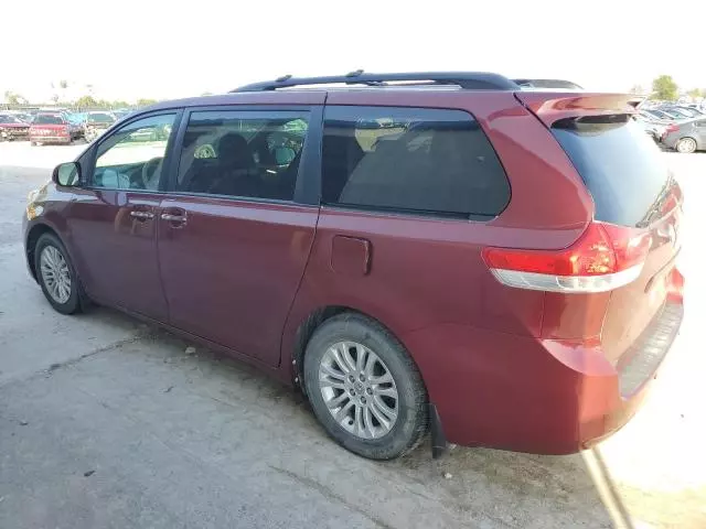 2014 Toyota Sienna XLE