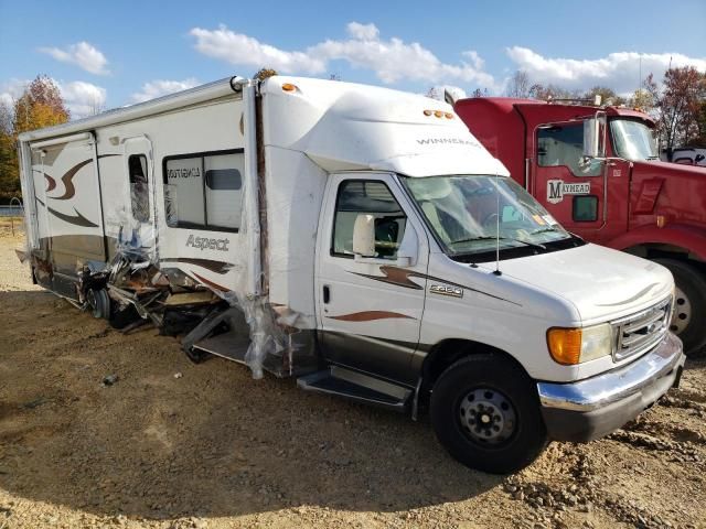 2007 Winnebago 2007 Ford Econoline E450 Super Duty Cutaway Van