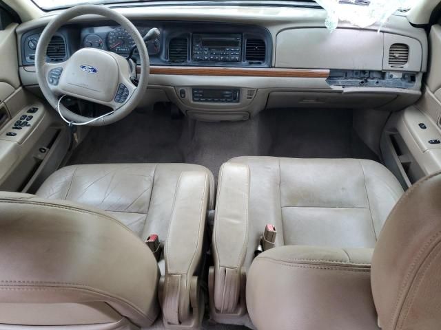 2004 Ford Crown Victoria LX