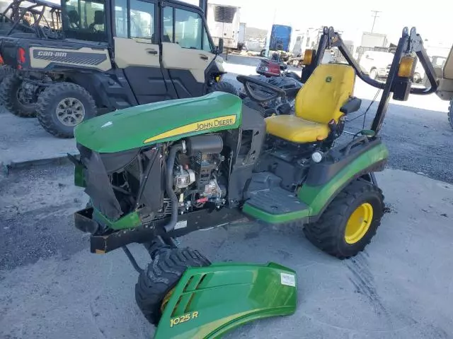 2023 John Deere 1025R