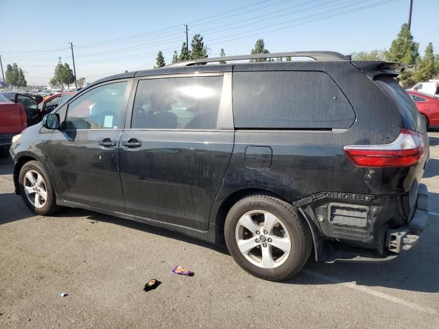 2018 Toyota Sienna LE