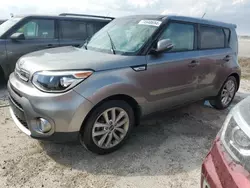 Carros dañados por inundaciones a la venta en subasta: 2017 KIA Soul +