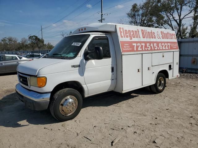 2004 Ford Econoline E350 Super Duty Cutaway Van