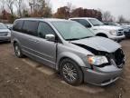 2016 Chrysler Town & Country Touring L