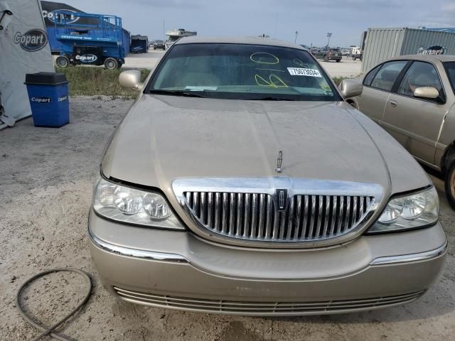 2005 Lincoln Town Car Signature Limited