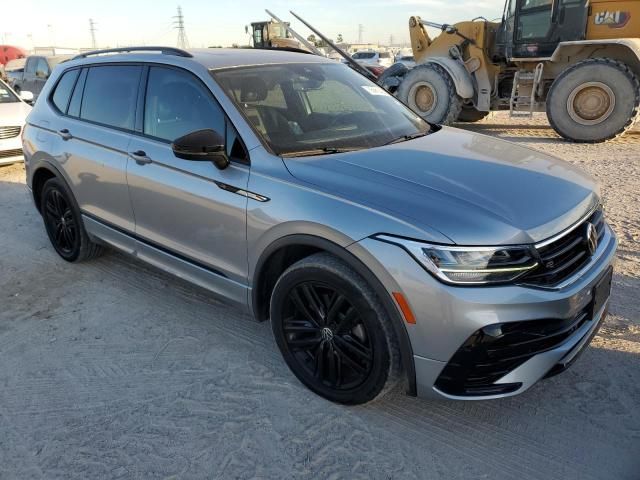 2022 Volkswagen Tiguan SE R-LINE Black