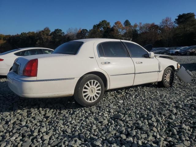 2005 Lincoln Town Car Signature Limited