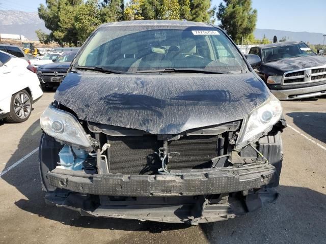 2018 Toyota Sienna LE