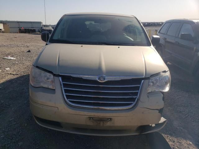 2010 Chrysler Town & Country LX