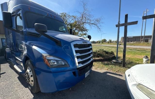 2020 Freightliner Cascadia 126