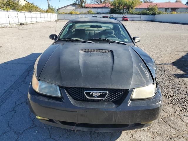 2000 Ford Mustang