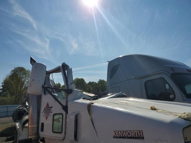 2006 Kenworth Construction W900