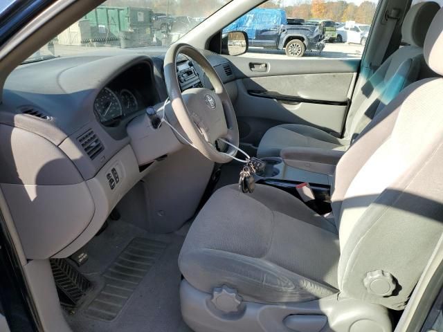 2004 Toyota Sienna CE