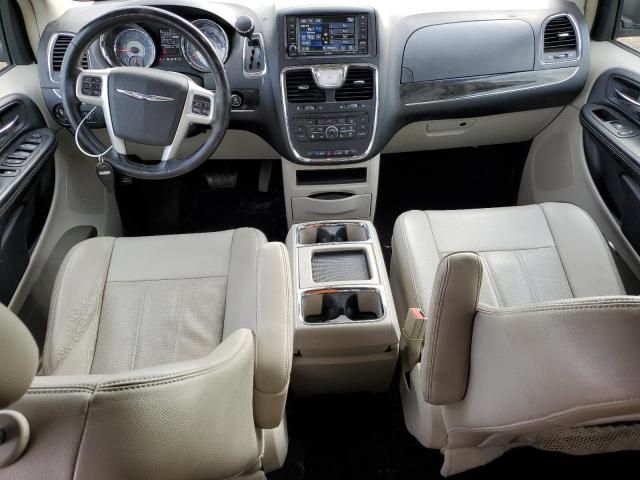 2014 Chrysler Town & Country Touring L