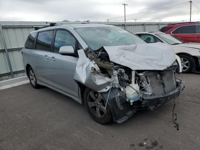 2019 Toyota Sienna LE