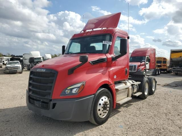 2020 Freightliner Cascadia 126