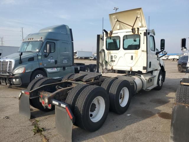 2018 Freightliner Cascadia 126