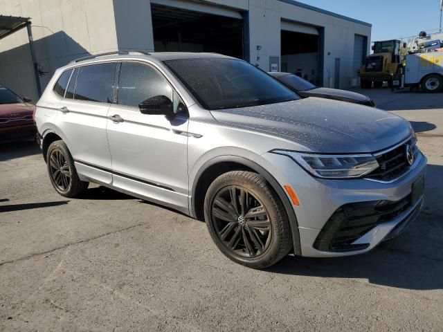 2022 Volkswagen Tiguan SE R-LINE Black