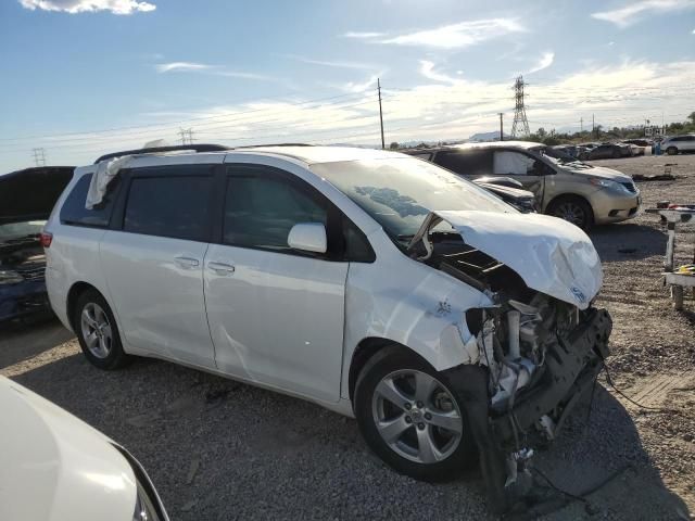 2016 Toyota Sienna LE