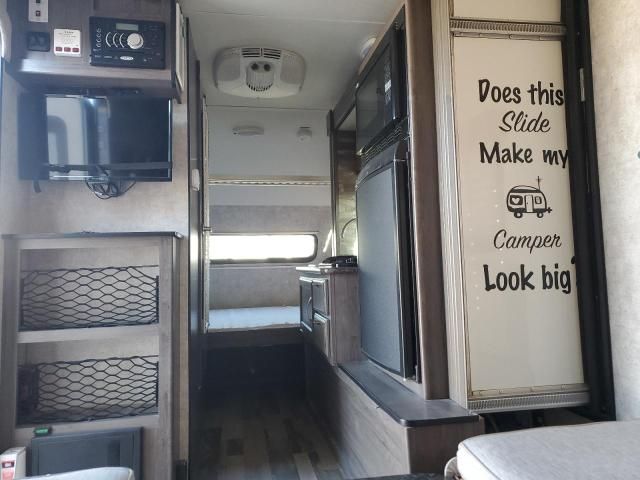 2017 Winnebago Camper