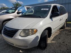 Chrysler Vehiculos salvage en venta: 2005 Chrysler Town & Country Touring