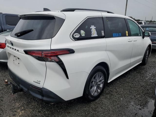 2022 Toyota Sienna LE