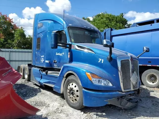 2022 Kenworth Construction T680