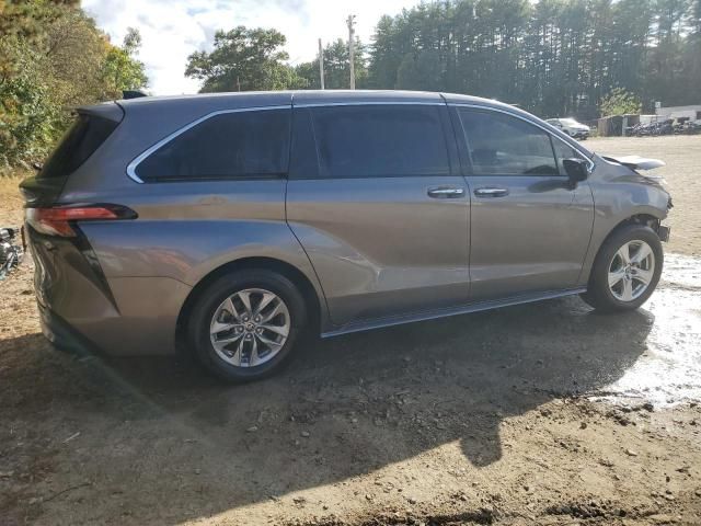 2022 Toyota Sienna XLE