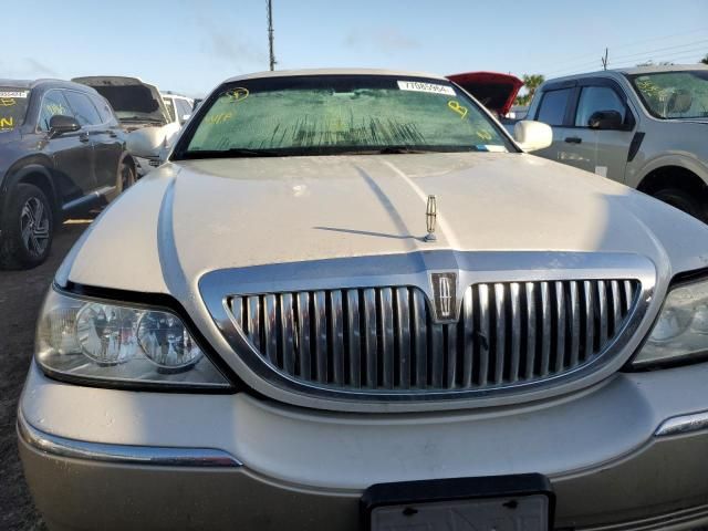 2005 Lincoln Town Car Signature Limited