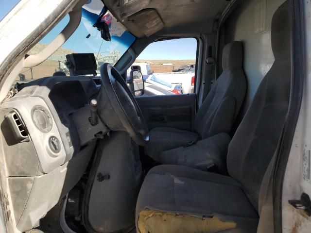 2009 Ford Econoline E350 Super Duty Cutaway Van