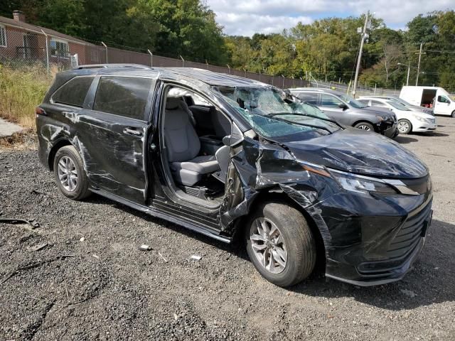 2021 Toyota Sienna LE