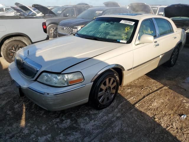 2005 Lincoln Town Car Signature Limited