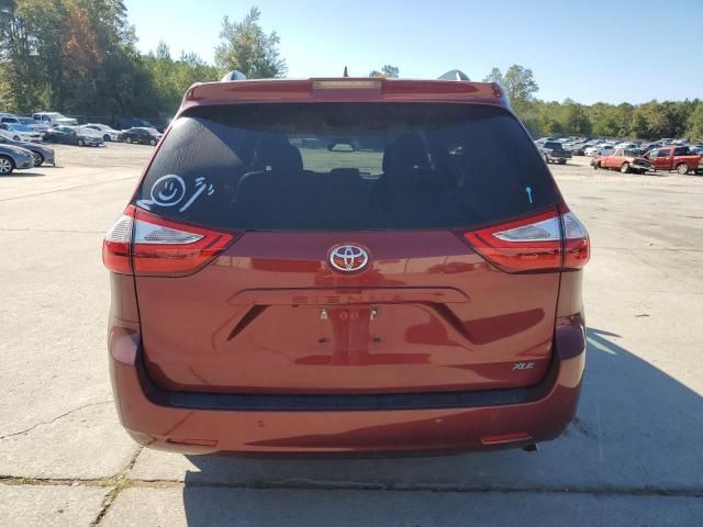 2018 Toyota Sienna XLE