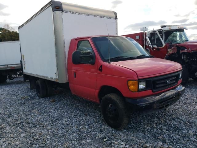 2004 Ford Econoline E350 Super Duty Cutaway Van